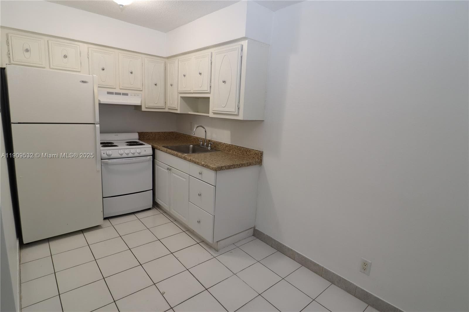 LLOYD ESTATES · #1 in Oakland Park - Photo 3