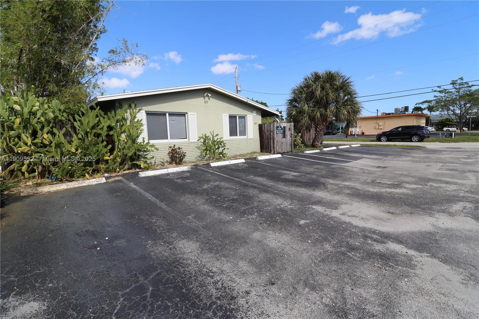 LLOYD ESTATES · #1 in Oakland Park - Photo 24