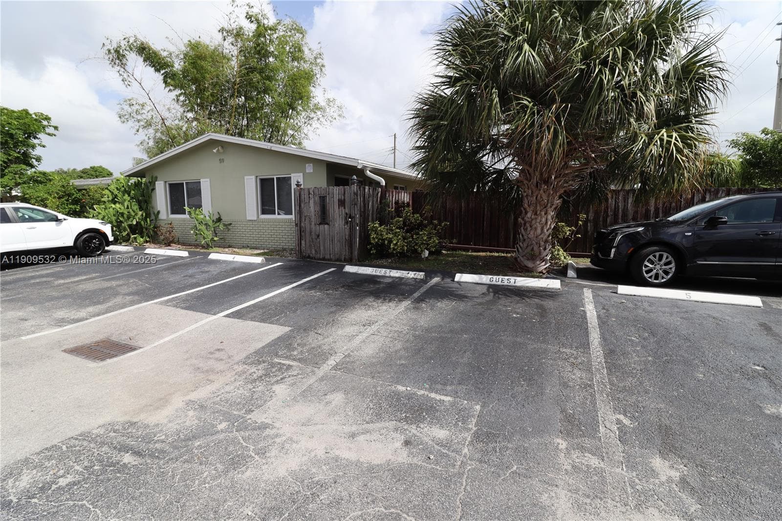 LLOYD ESTATES · #1 in Oakland Park - Photo 19