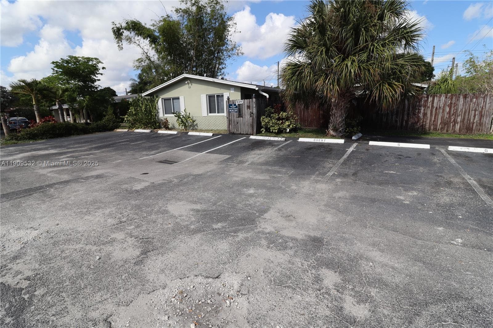 LLOYD ESTATES · #1 in Oakland Park - Photo 25