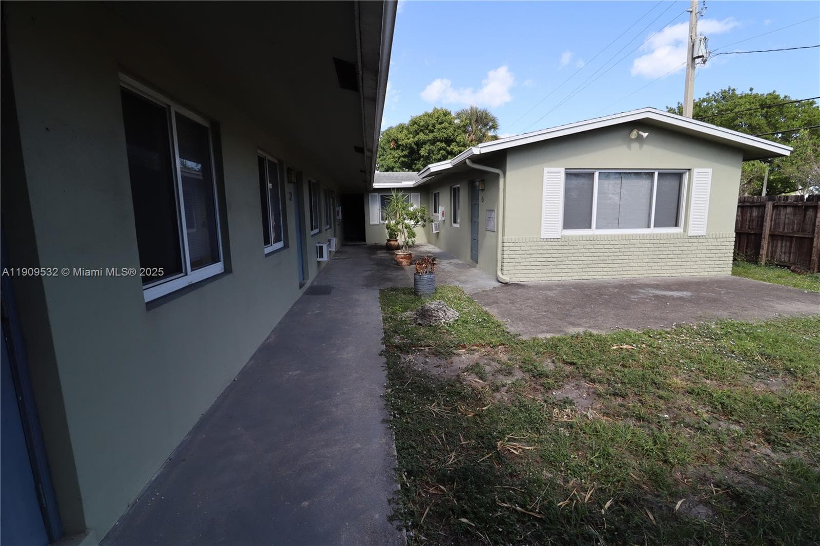 LLOYD ESTATES · #1 in Oakland Park - Photo 21