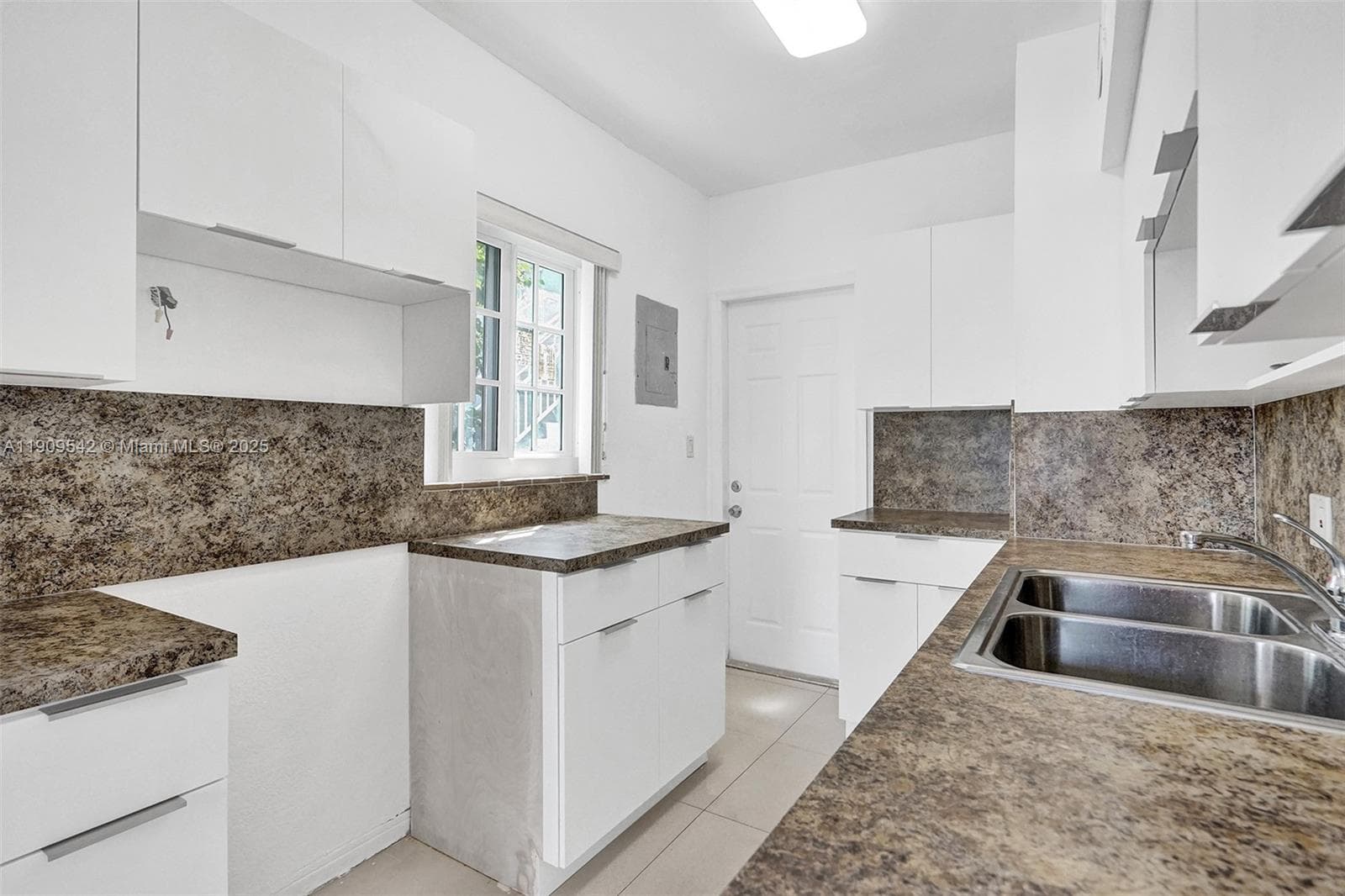 MARSEILLES CONDO · #15 in Miami Beach - Photo 13