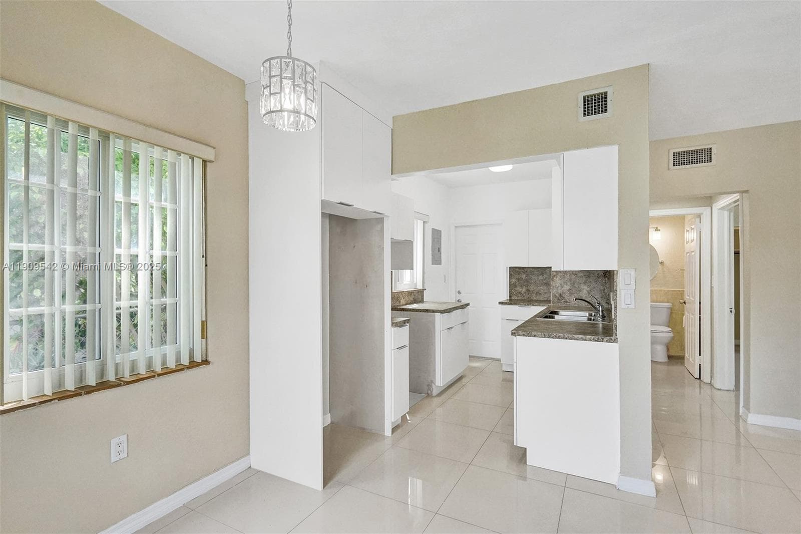 MARSEILLES CONDO · #15 in Miami Beach - Photo 16