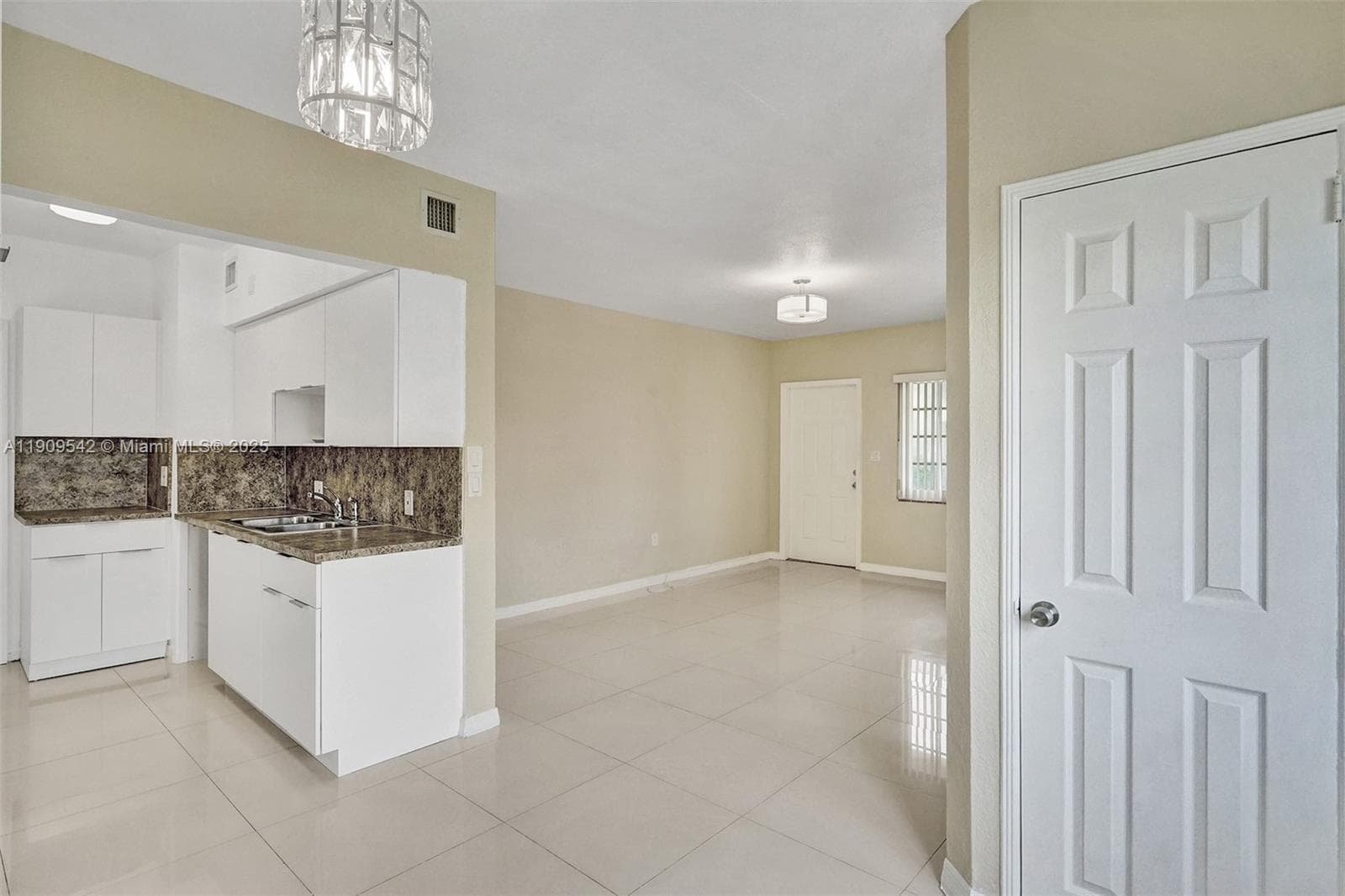 MARSEILLES CONDO · #15 in Miami Beach - Photo 7