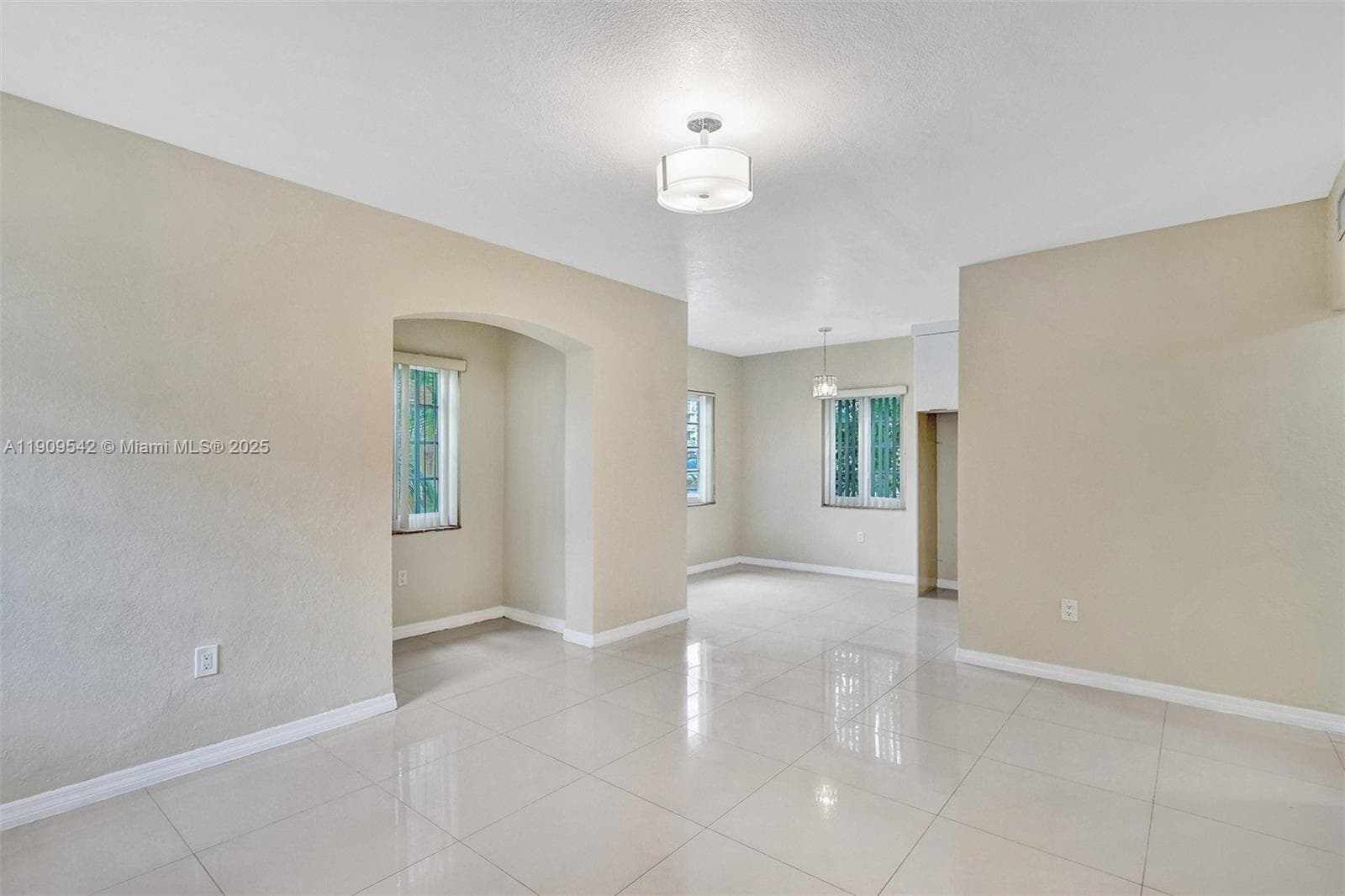 MARSEILLES CONDO · #15 in Miami Beach - Photo 1