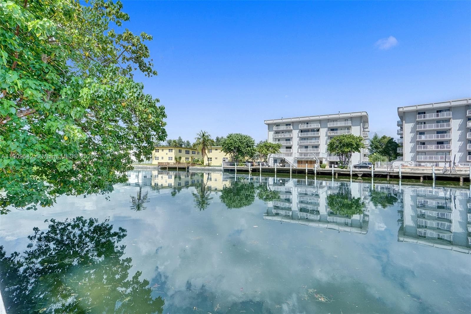 MARSEILLES CONDO · #15 in Miami Beach - Photo 5