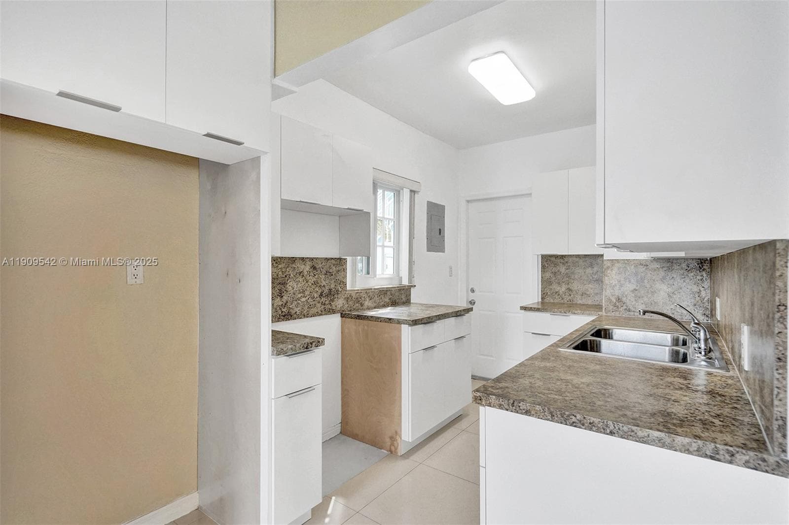 MARSEILLES CONDO · #15 in Miami Beach - Photo 9