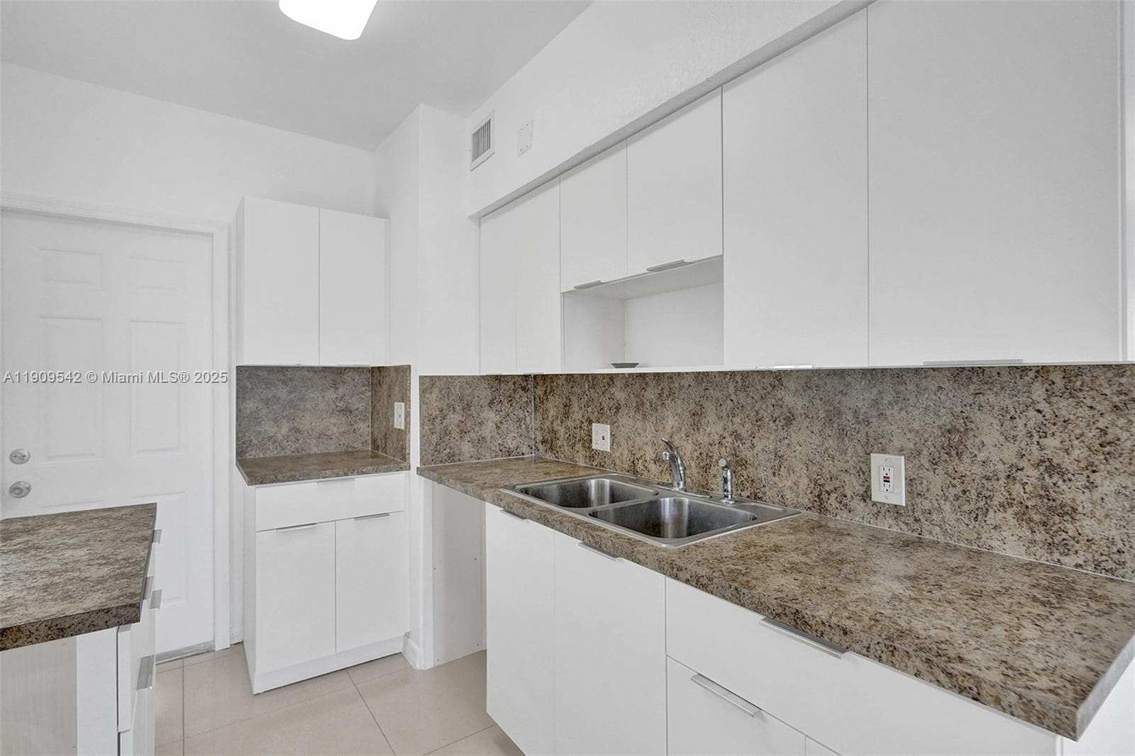 MARSEILLES CONDO · #15 in Miami Beach - Photo 14
