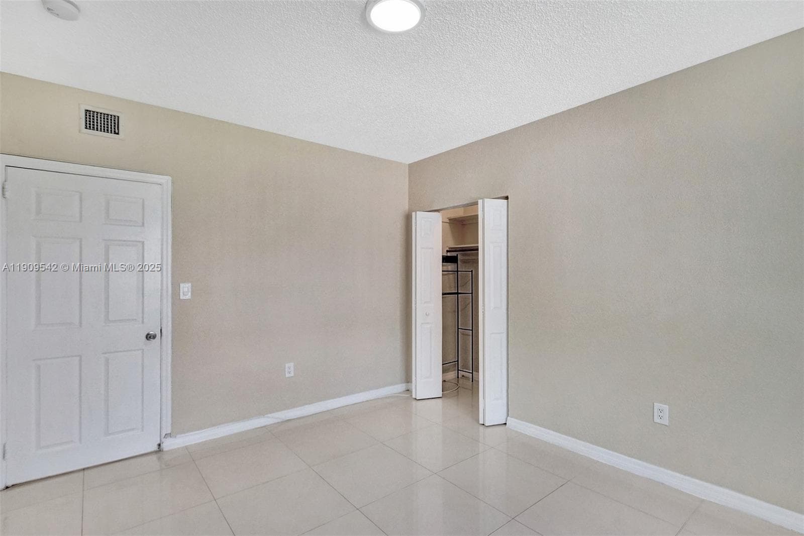 MARSEILLES CONDO · #15 in Miami Beach - Photo 18