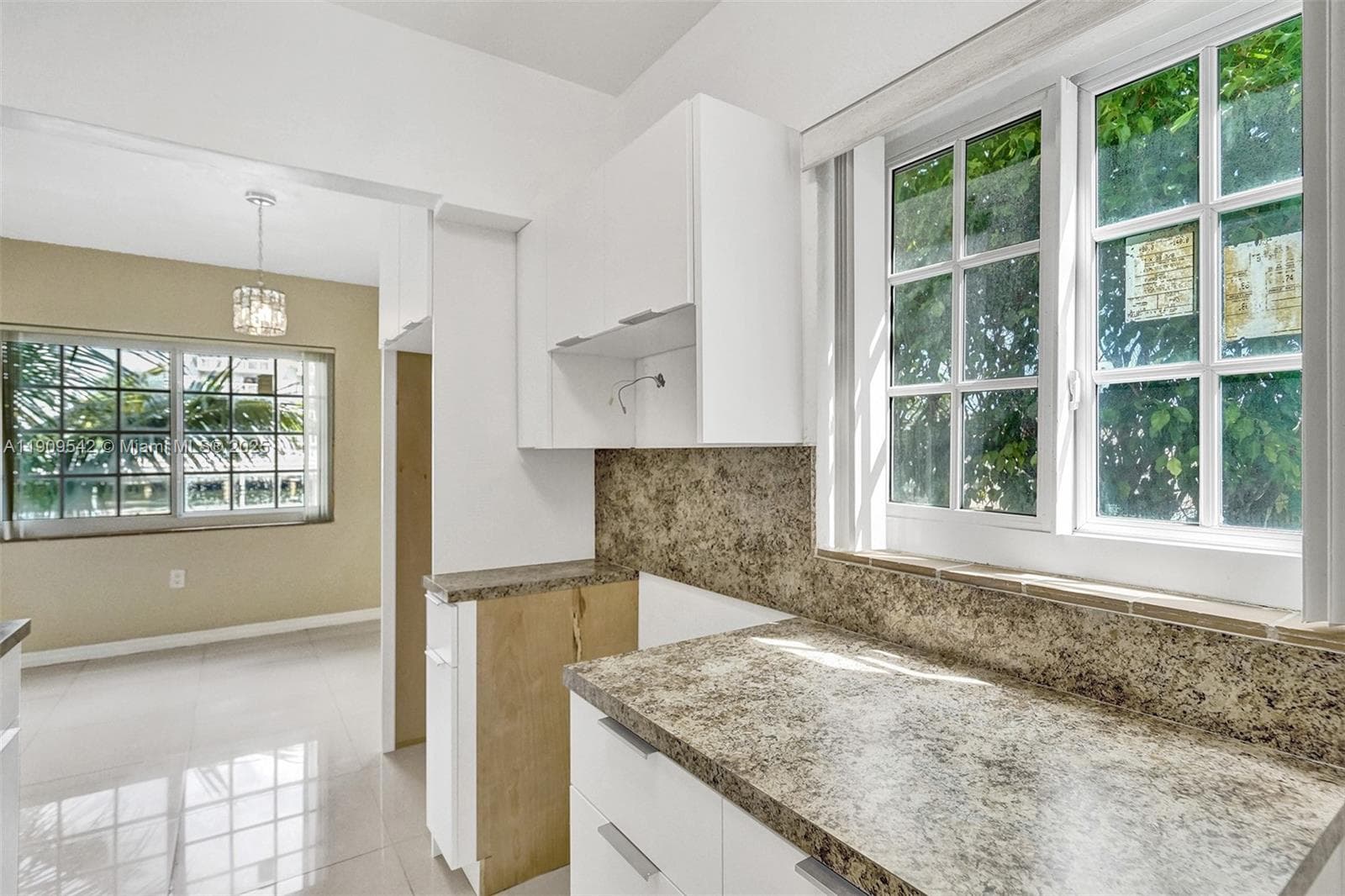 MARSEILLES CONDO · #15 in Miami Beach - Photo 15