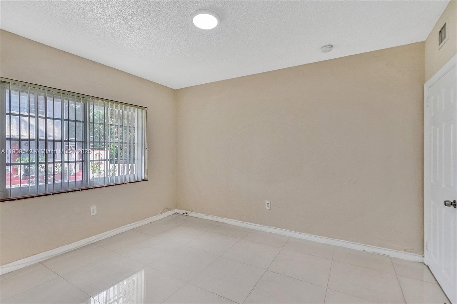 MARSEILLES CONDO · #15 in Miami Beach - Photo 19