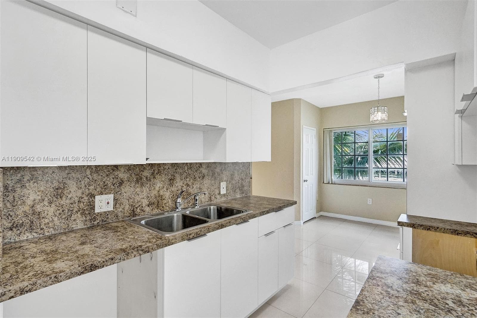 MARSEILLES CONDO · #15 in Miami Beach - Photo 8
