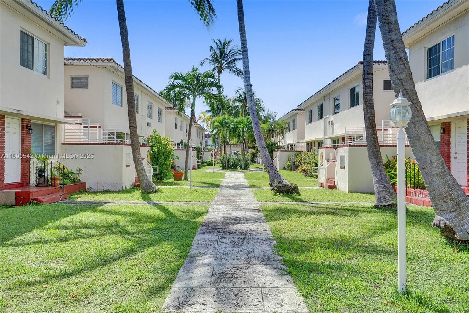 MARSEILLES CONDO · #15 in Miami Beach - Photo 21