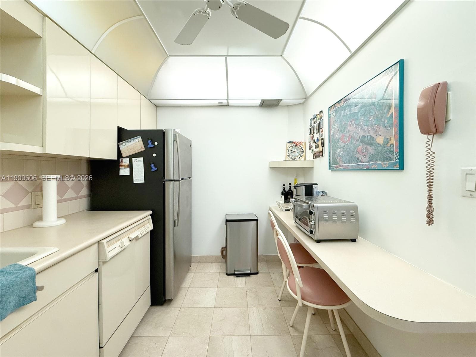 ARLEN BEACH CONDO · #417 in Miami Beach - Photo 9