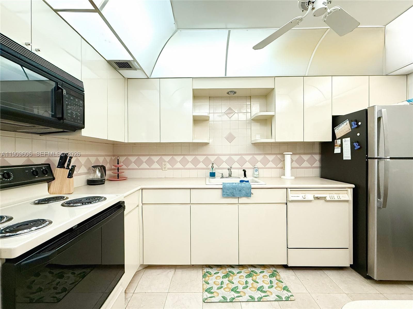 ARLEN BEACH CONDO · #417 in Miami Beach - Photo 10