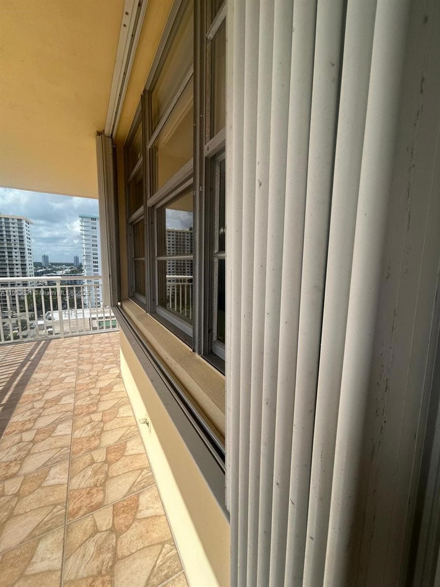 WINSTON TOWERS 200 · #1205 in Sunny Isles Beach - Photo 16