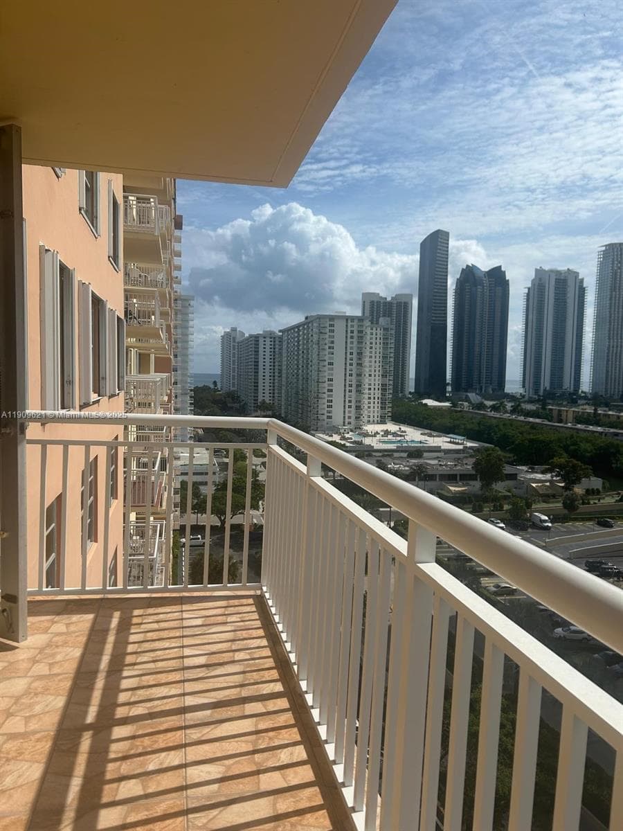 WINSTON TOWERS 200 · #1205 in Sunny Isles Beach - Photo 12