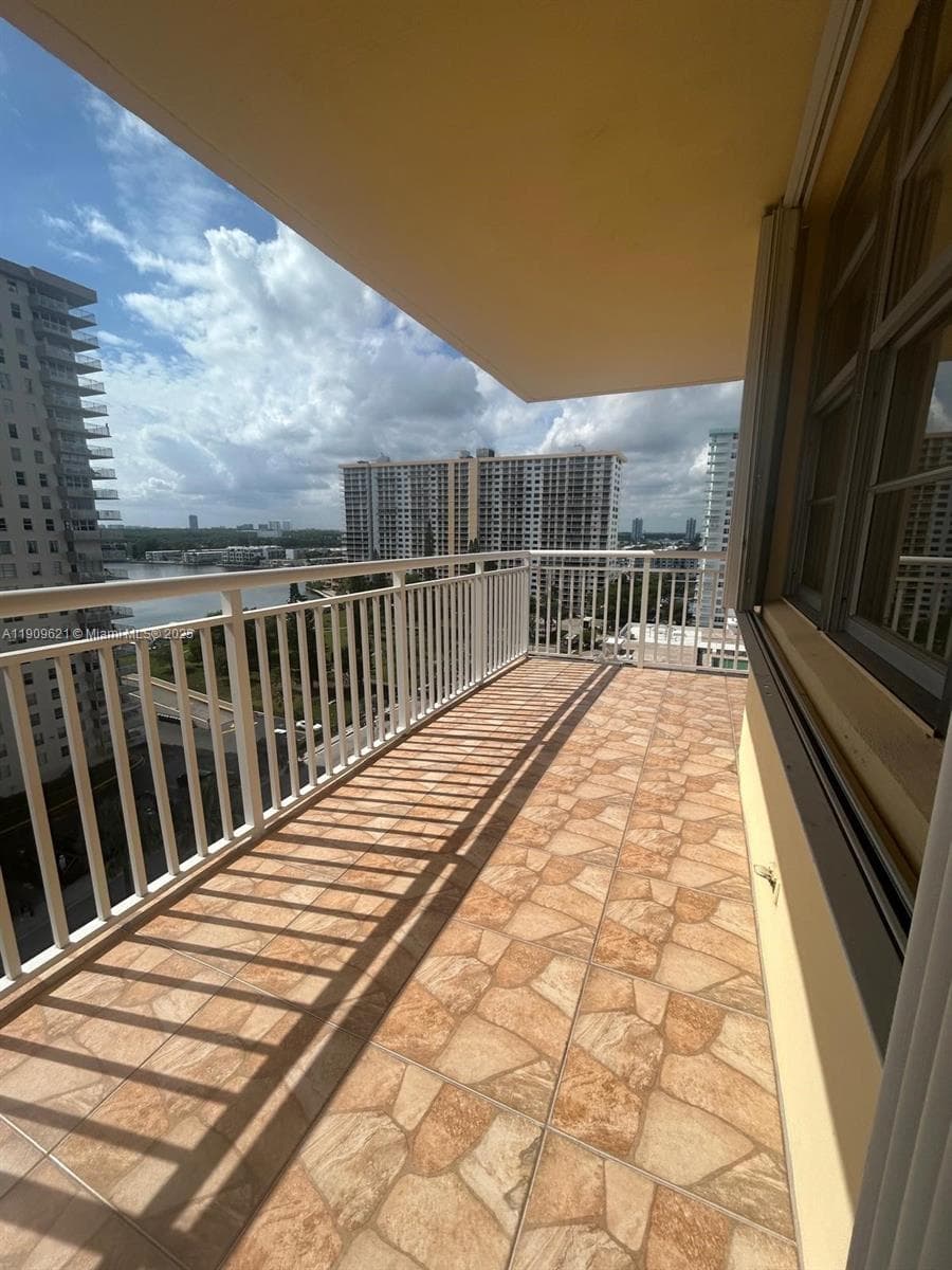 WINSTON TOWERS 200 · #1205 in Sunny Isles Beach - Photo 10