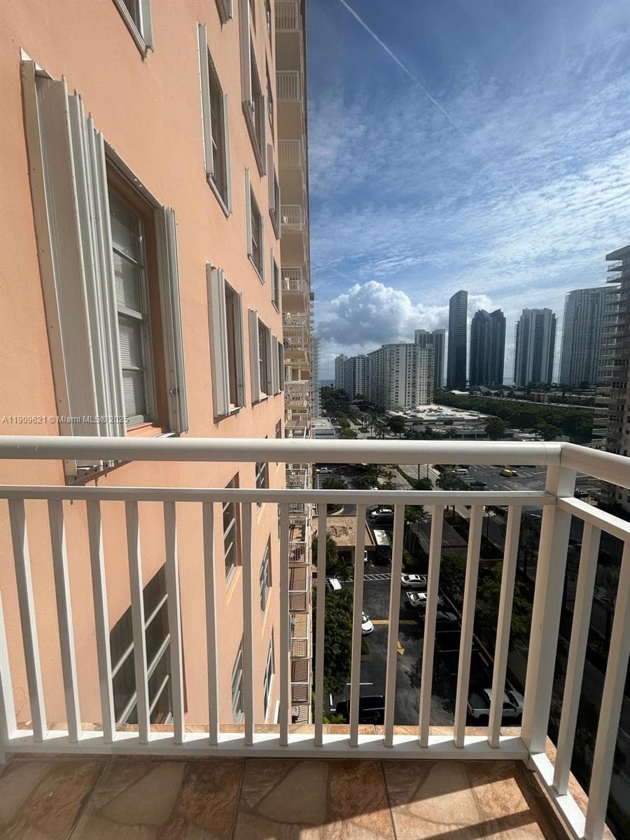 WINSTON TOWERS 200 · #1205 in Sunny Isles Beach - Photo 14