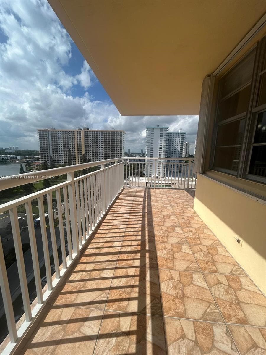 WINSTON TOWERS 200 · #1205 in Sunny Isles Beach - Photo 15