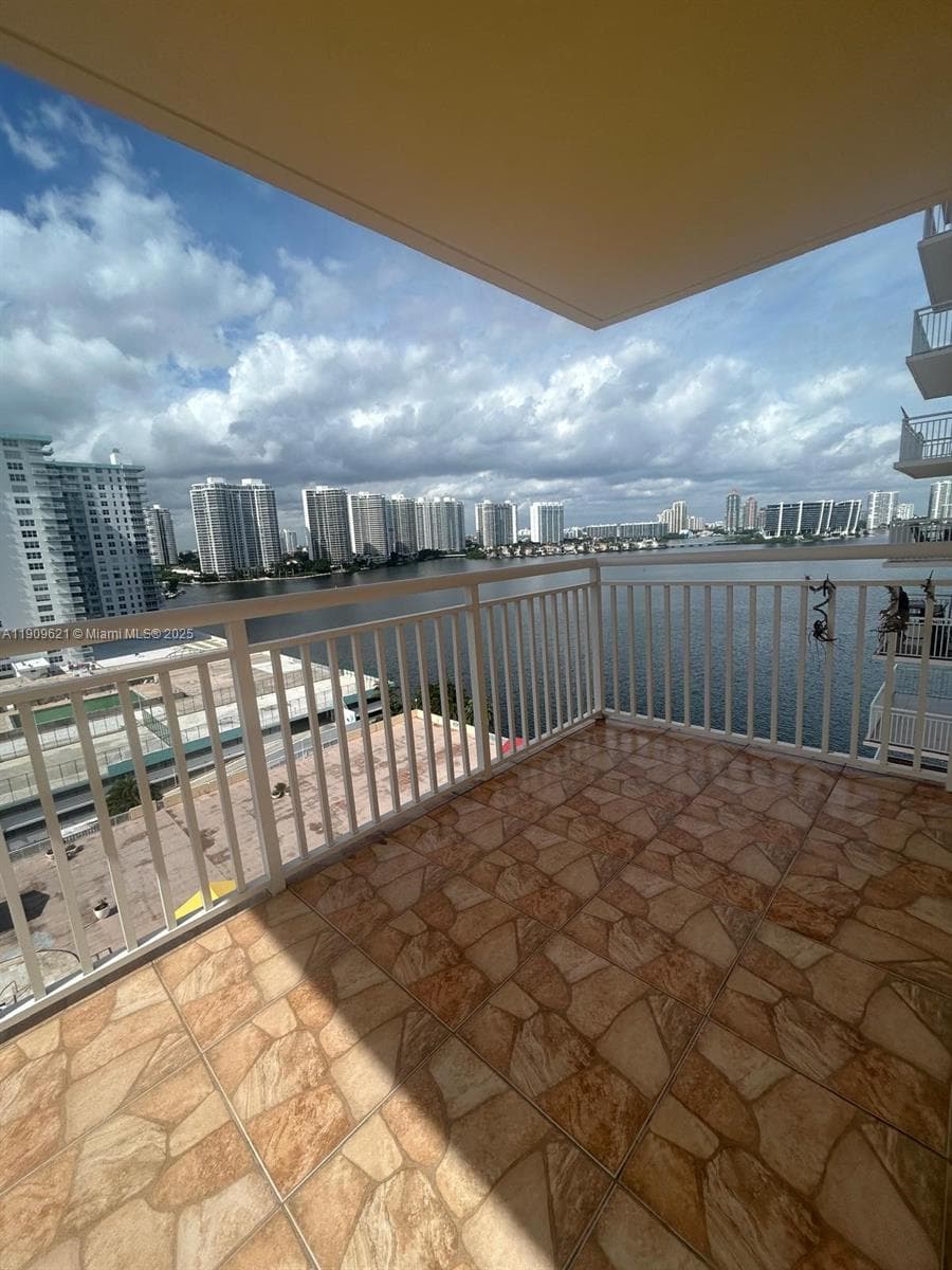 WINSTON TOWERS 200 · #1205 in Sunny Isles Beach - Photo 11