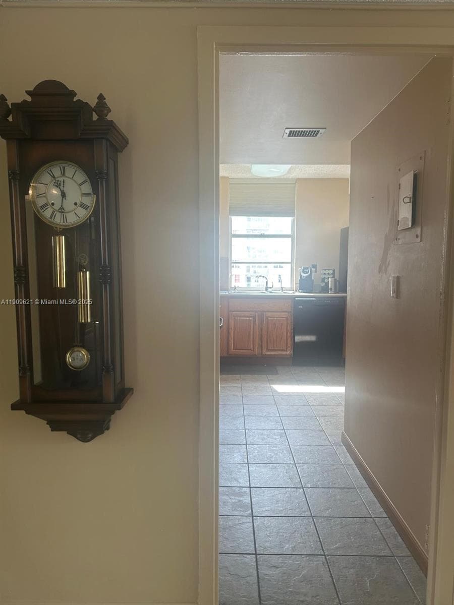 WINSTON TOWERS 200 · #1205 in Sunny Isles Beach - Photo 4
