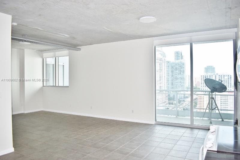 NEO VERTIKA CONDO · #2325 in Miami - Photo 2