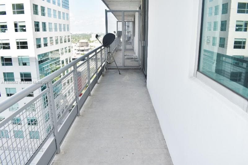 NEO VERTIKA CONDO · #2325 in Miami - Photo 8