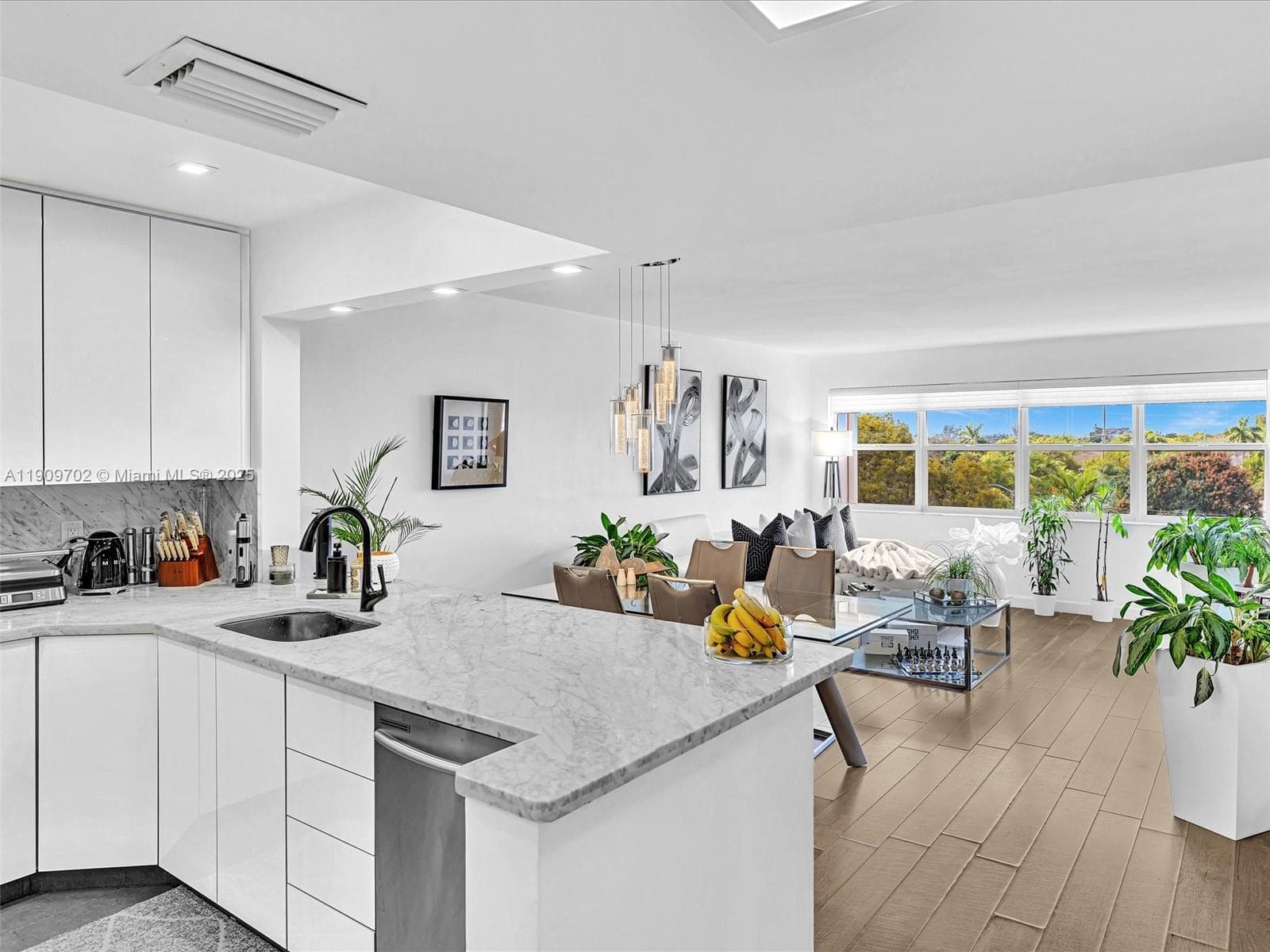 FIRST GULFSTREAM GARDEN · #403C in Hallandale Beach - Photo 9