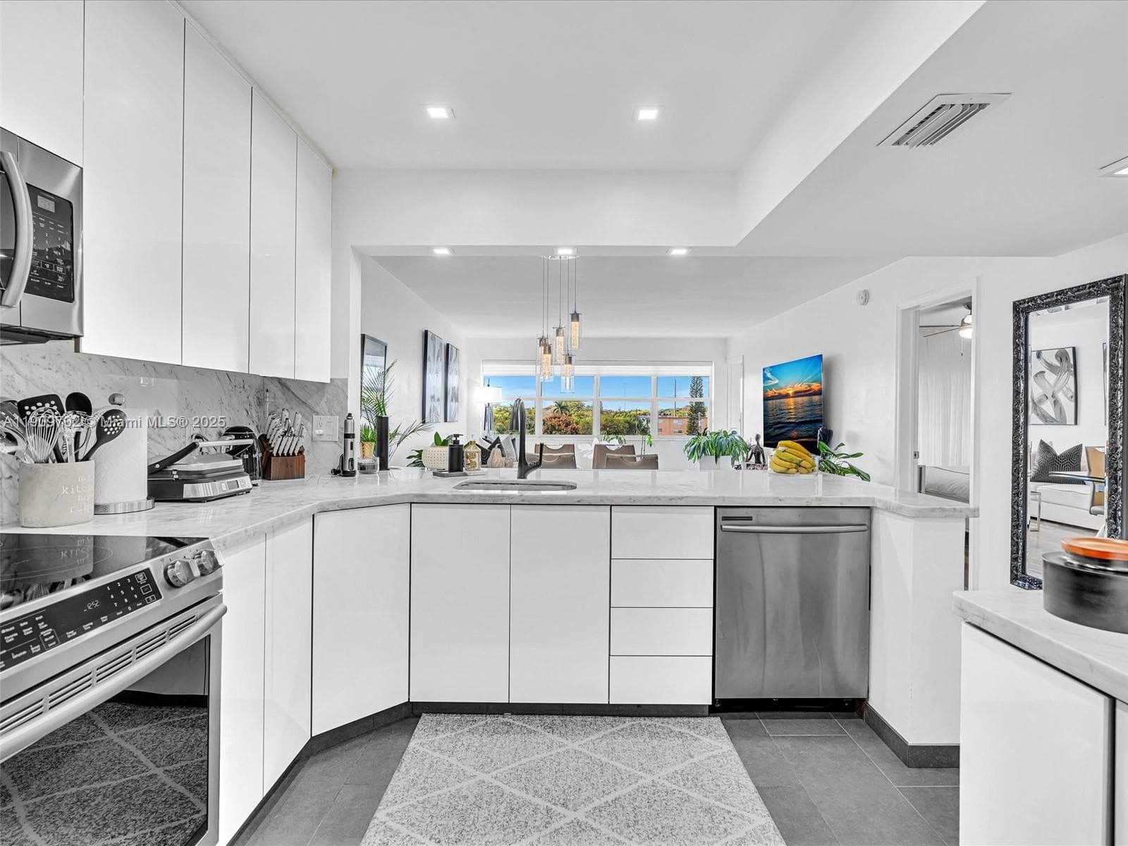 FIRST GULFSTREAM GARDEN · #403C in Hallandale Beach - Photo 10