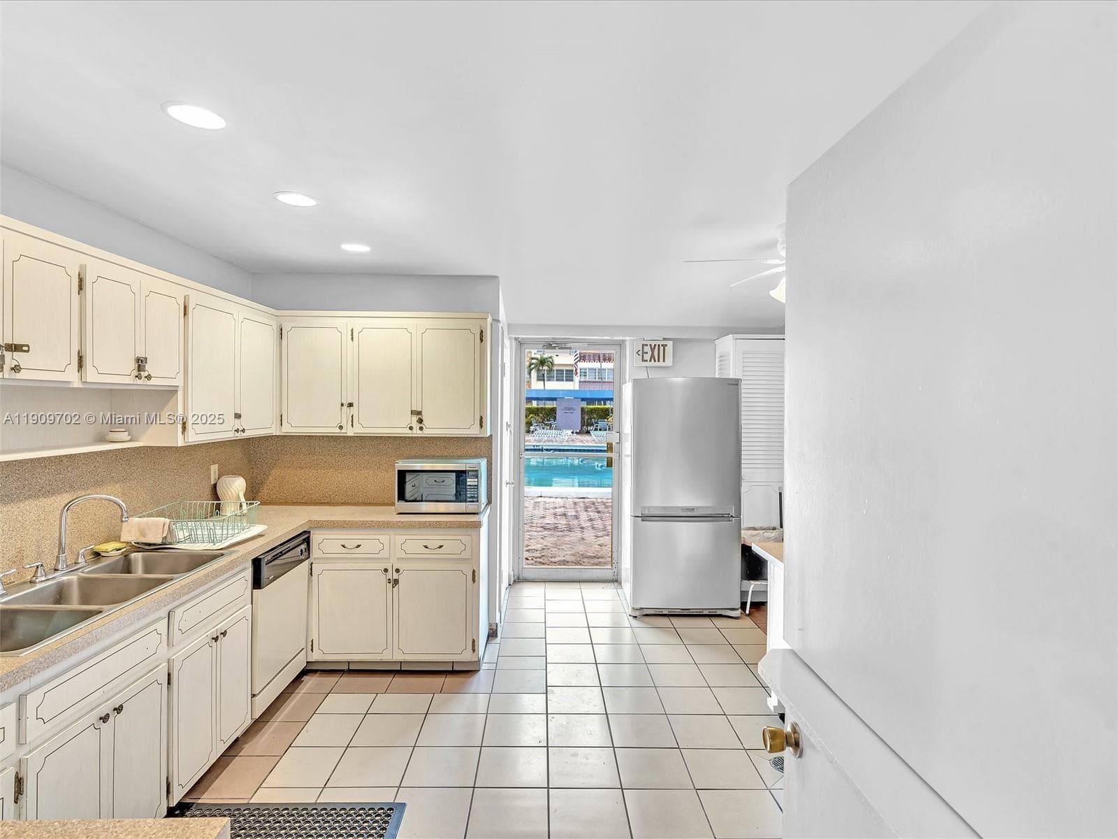 FIRST GULFSTREAM GARDEN · #403C in Hallandale Beach - Photo 25