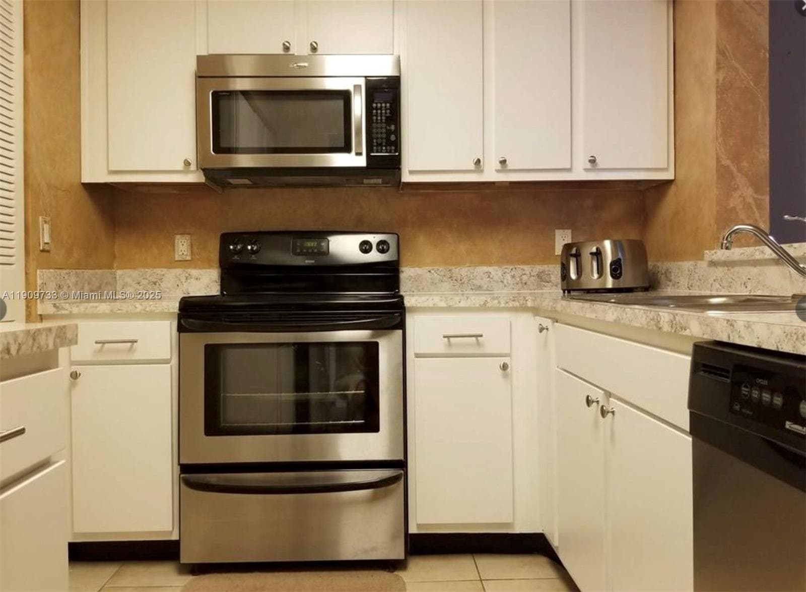 ROYAL POINCIANA CONDO · #2502 in Pompano Beach - Photo 6