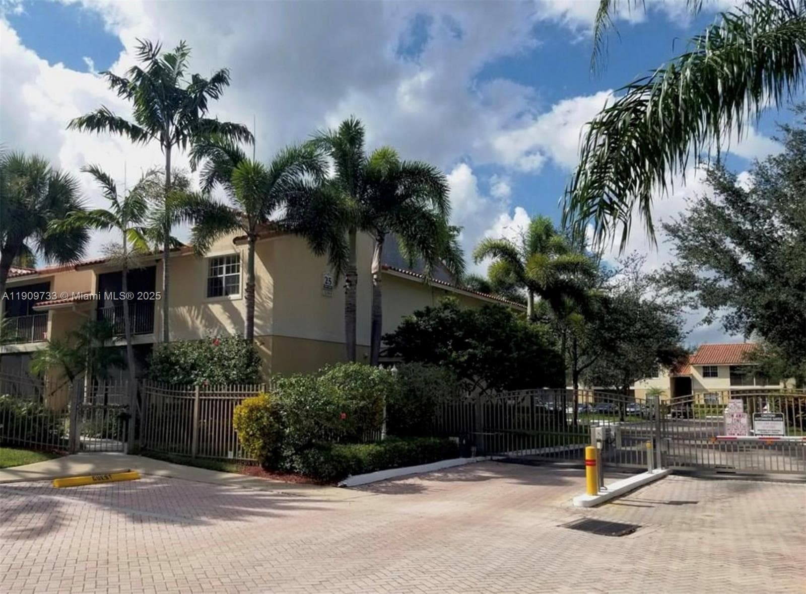 ROYAL POINCIANA CONDO · #2502 in Pompano Beach - Photo 1