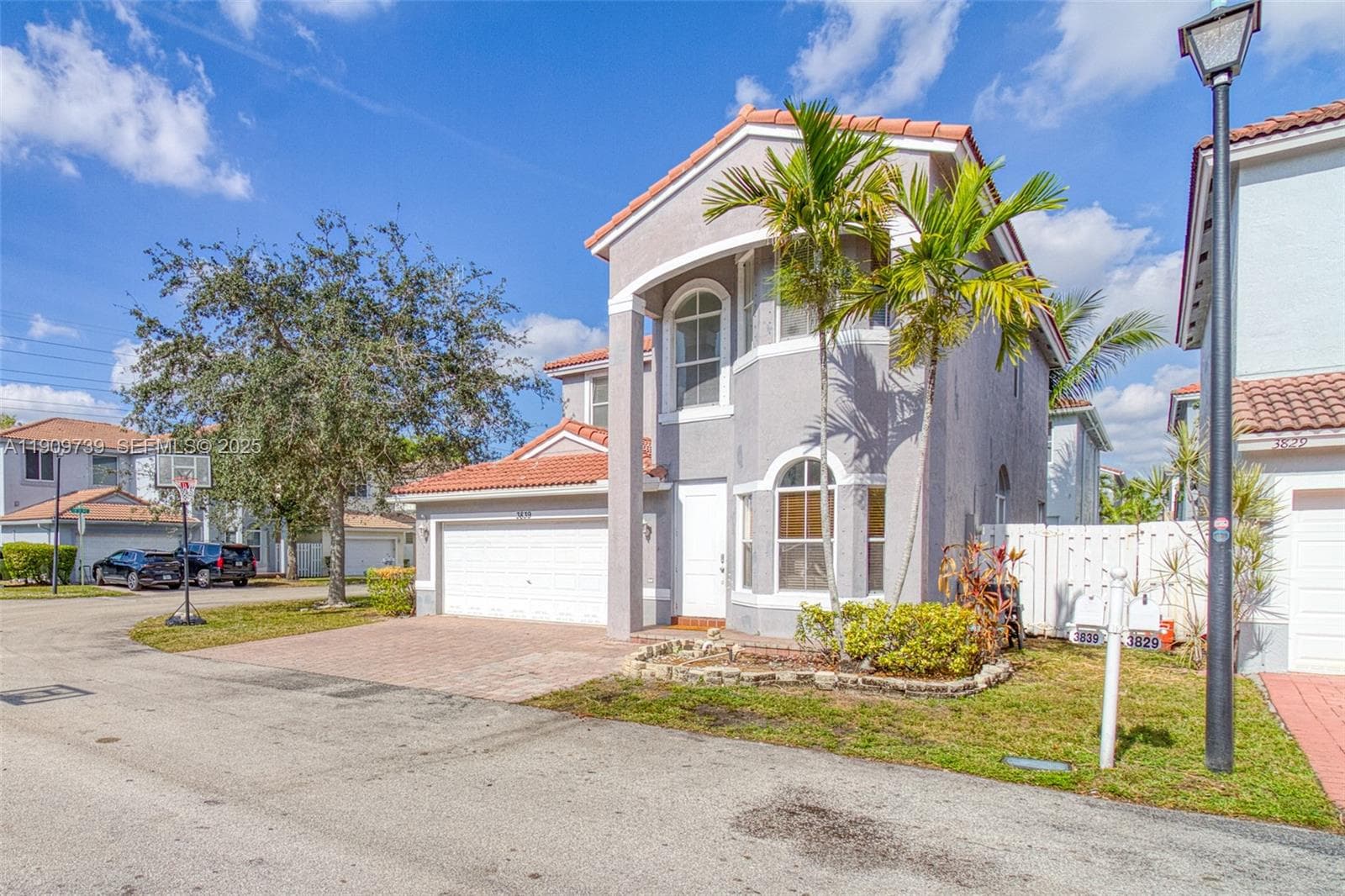 3839 SW 51st St photo 2