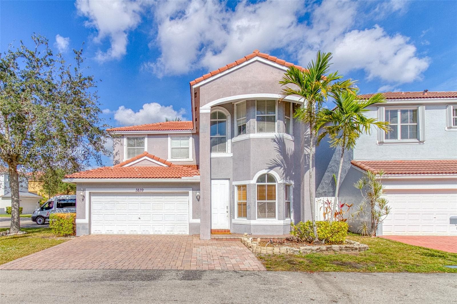3839 SW 51st St photo 1