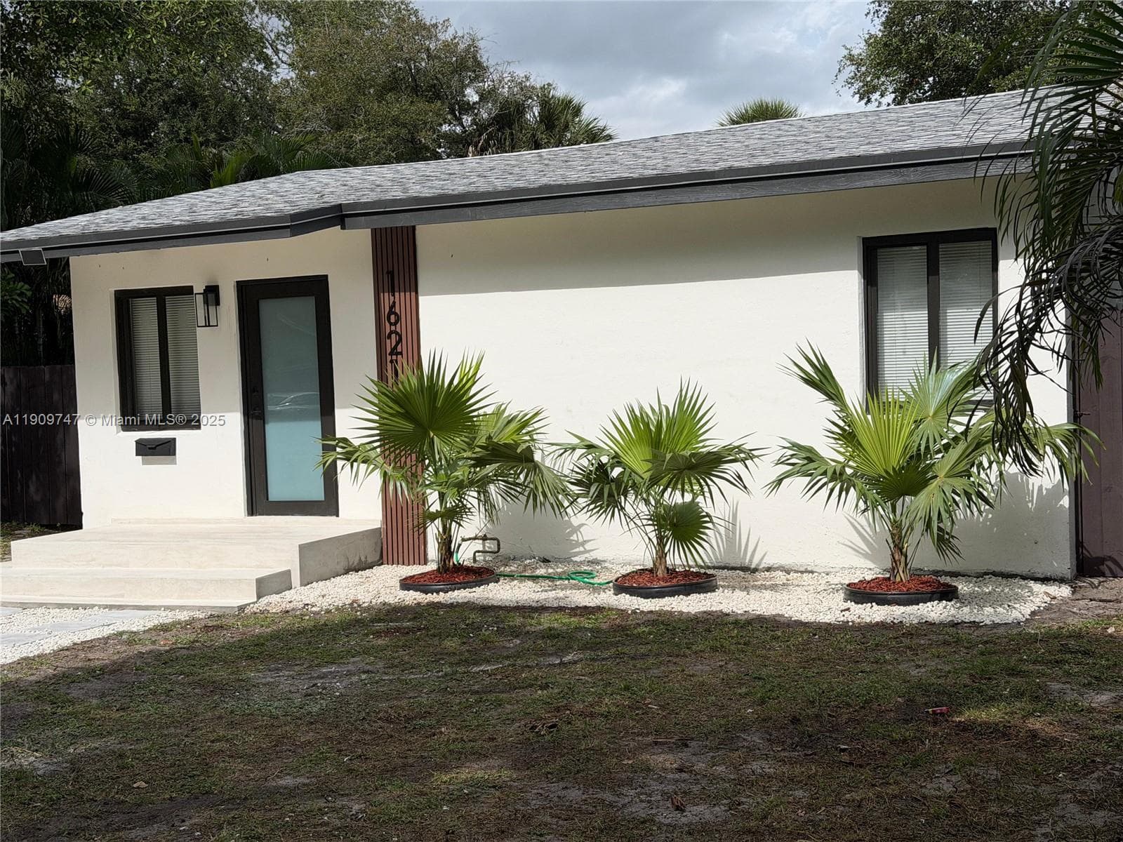 1621 SW 11th Ct photo 1