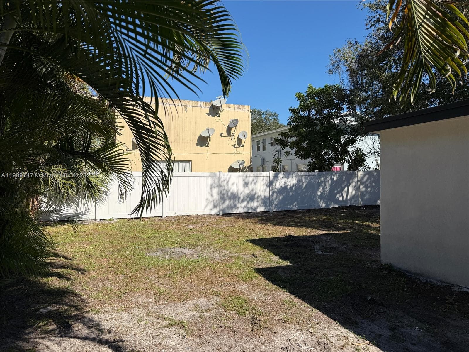1621 SW 11th Ct photo 20