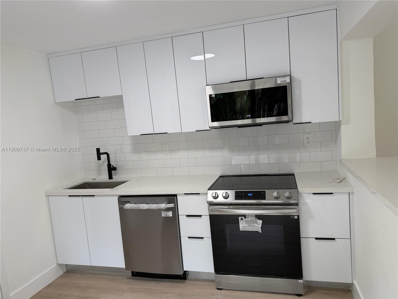 NEW KITCHEN