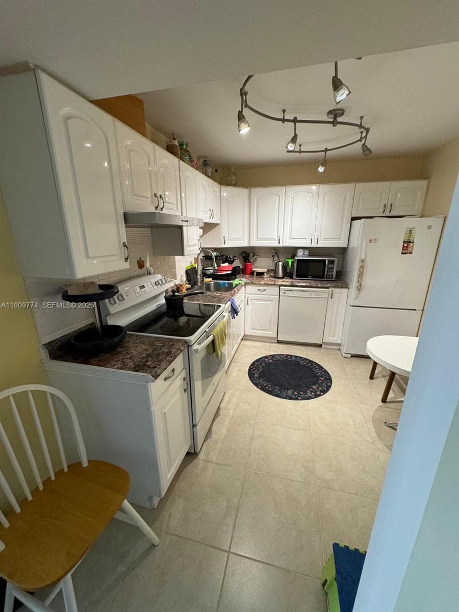Plaza Towers North Condo · #308 in Hallandale Beach - Photo 5
