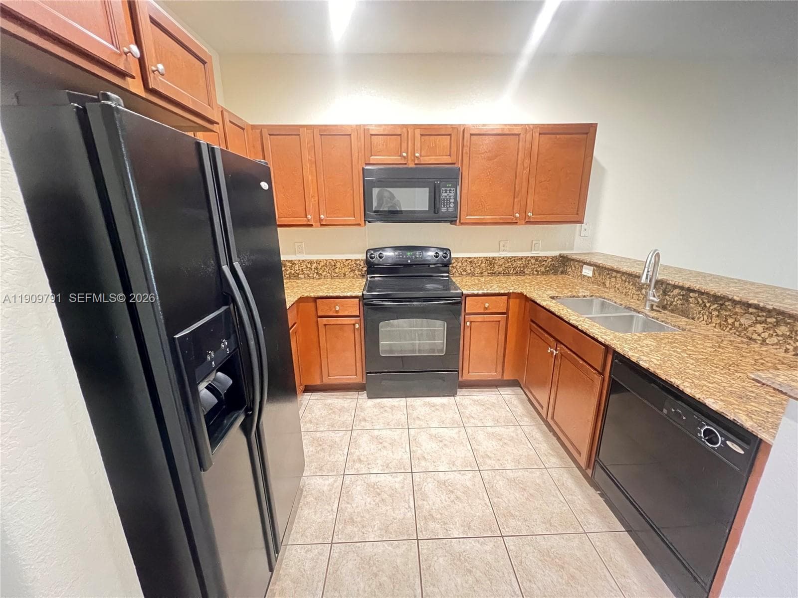 GEORGETOWN · #3416 in Lauderhill - Photo 3