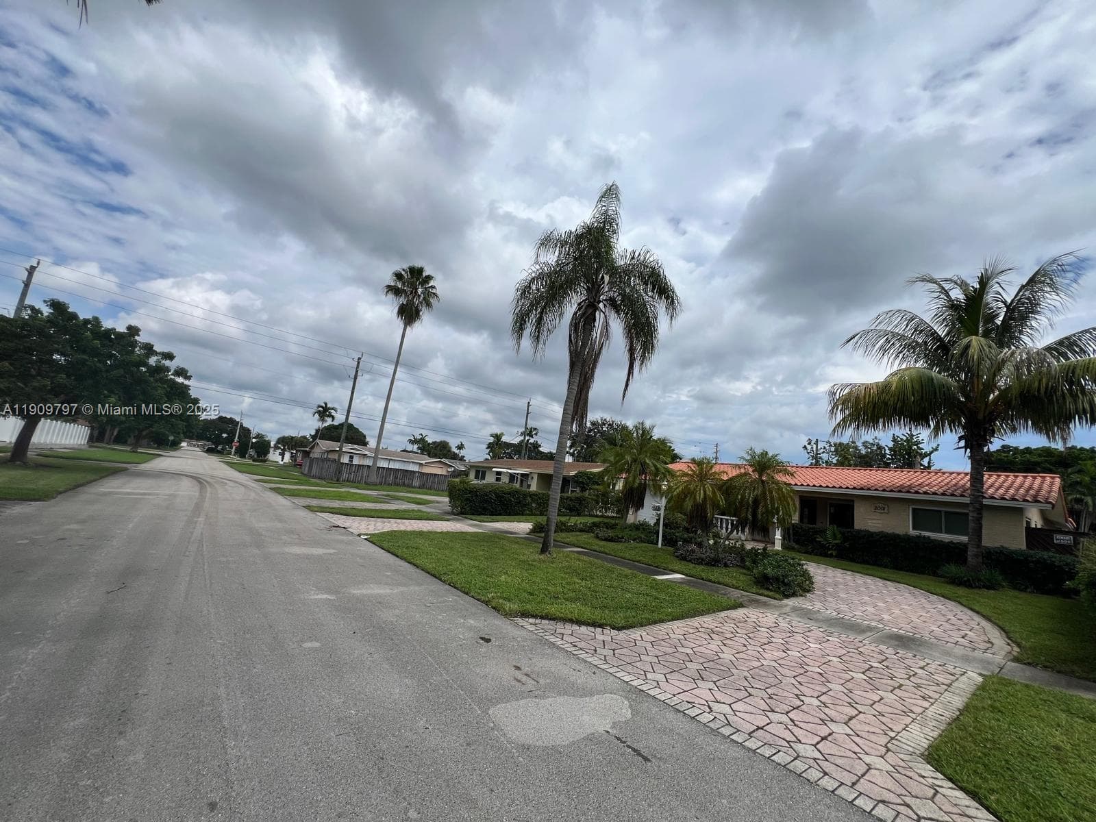 2001 N 41st Ave #0 photo 3