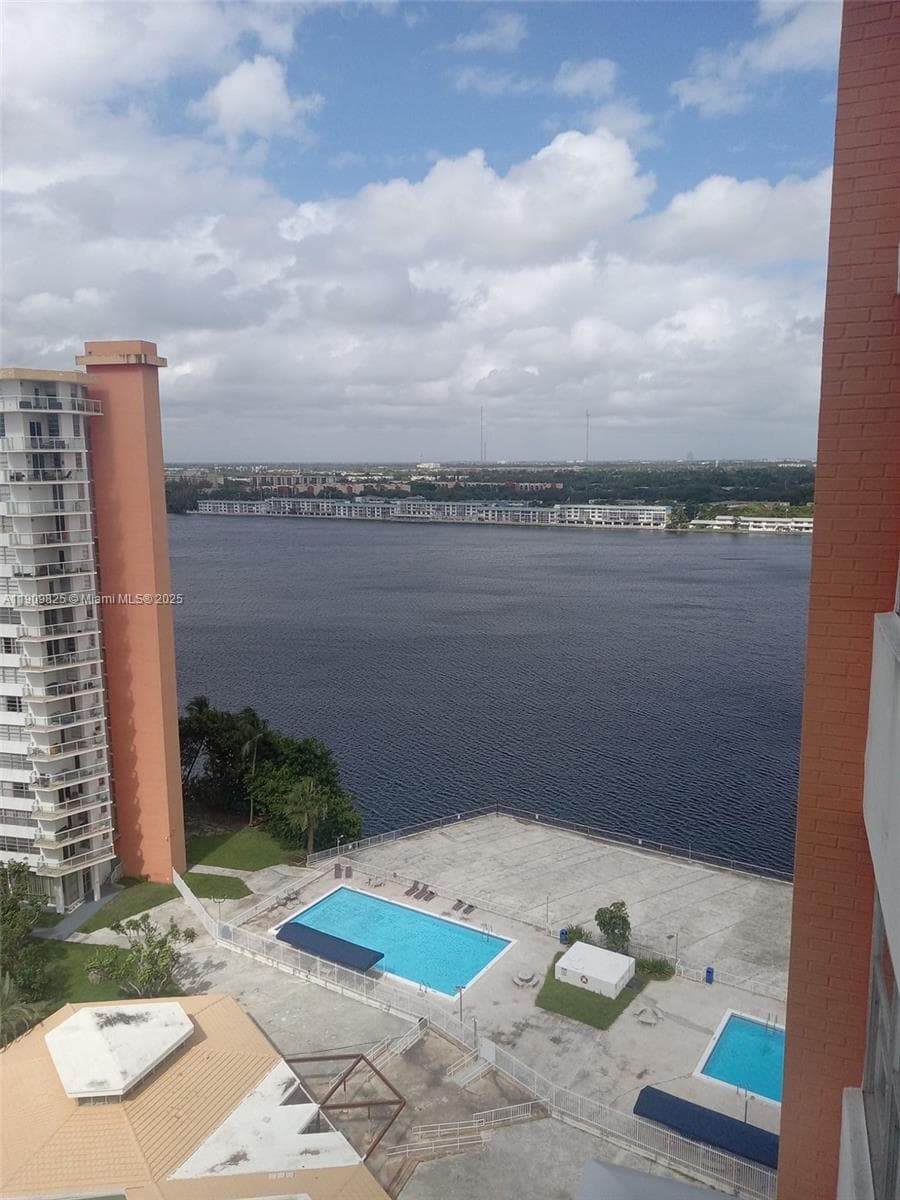 BUCKLEY TOWERS CONDO · #1603E in Miami - Photo 5
