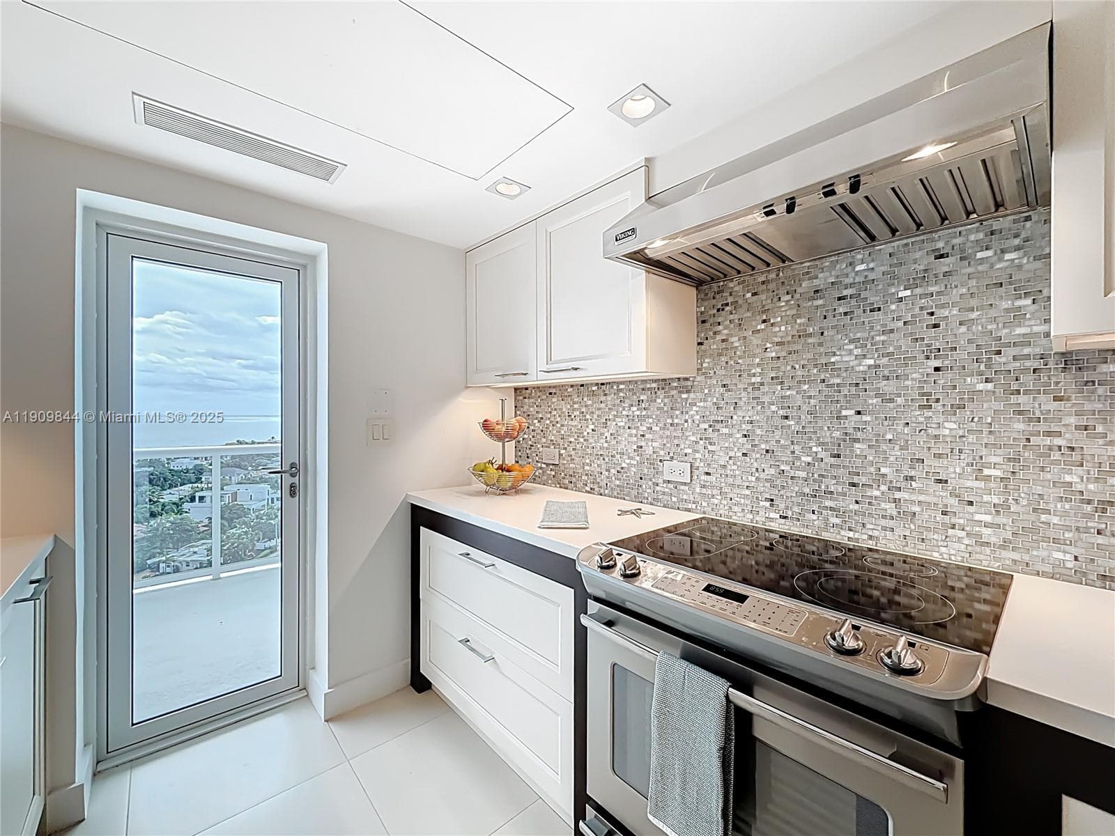 EMBASSY TOWER II INC COND · #15D in Fort Lauderdale - Photo 16