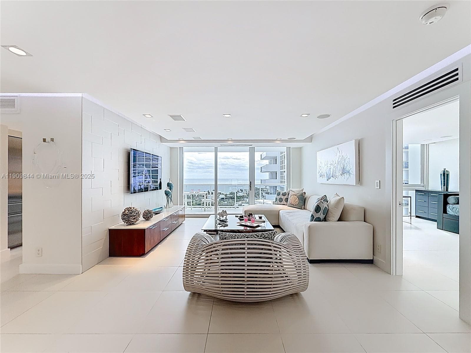 EMBASSY TOWER II INC COND · #15D in Fort Lauderdale - Photo 3