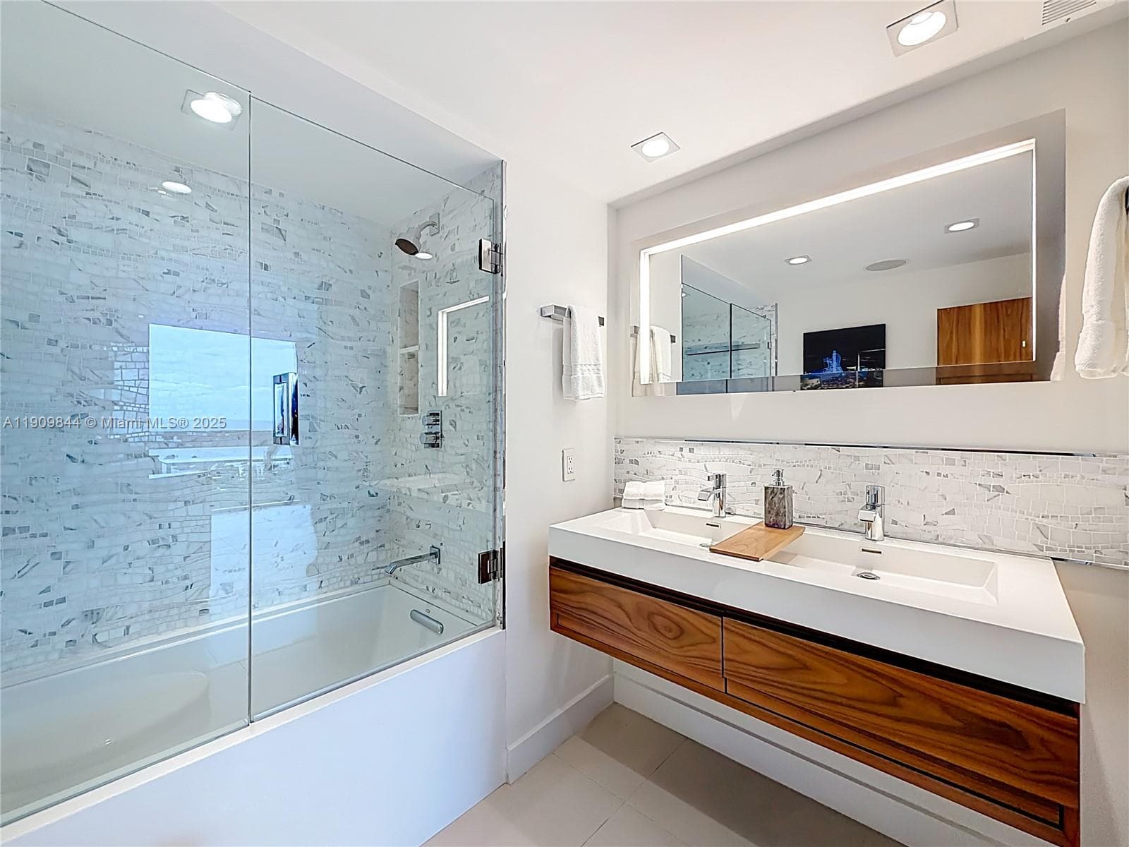 EMBASSY TOWER II INC COND · #15D in Fort Lauderdale - Photo 36