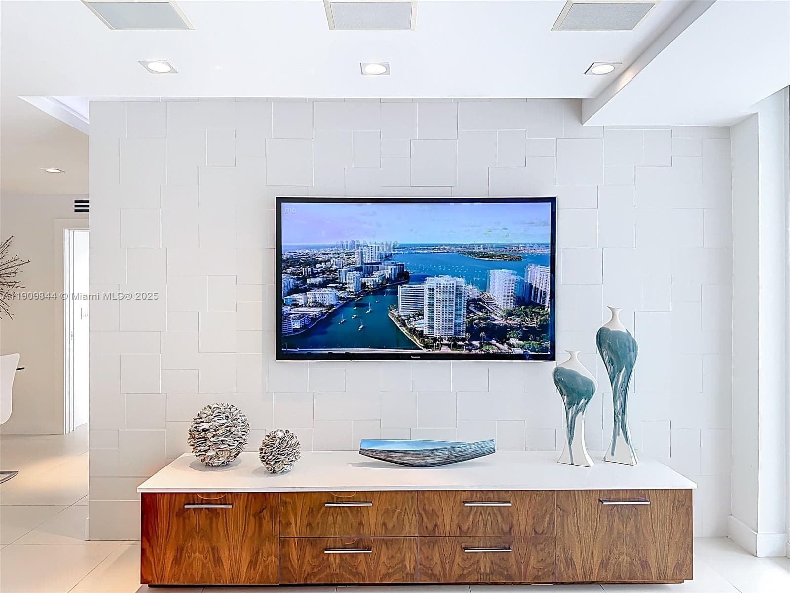 EMBASSY TOWER II INC COND · #15D in Fort Lauderdale - Photo 32