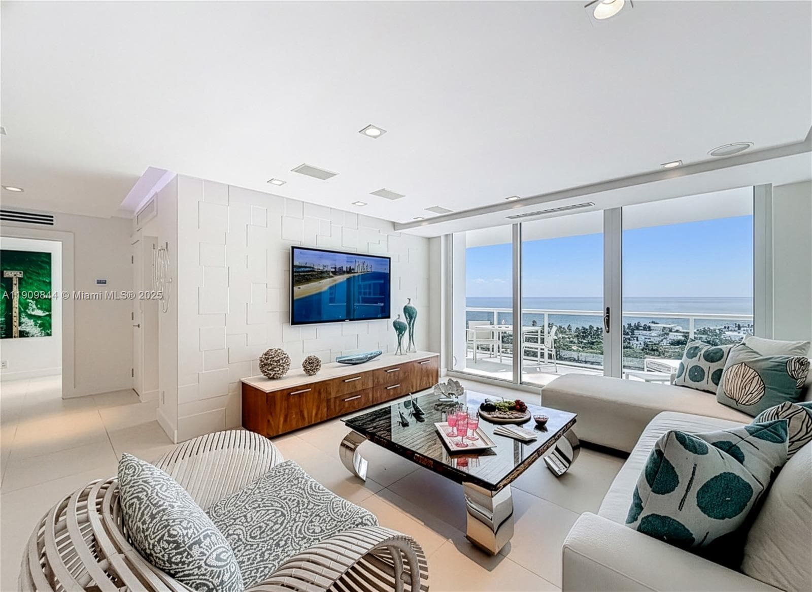 EMBASSY TOWER II INC COND · #15D in Fort Lauderdale - Photo 1