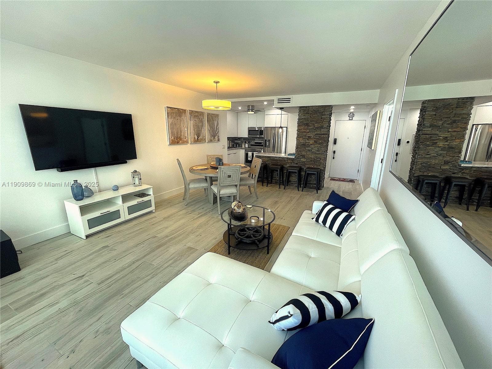 ALEXANDER TOWERS CONDO · #811 in Hollywood - Photo 5