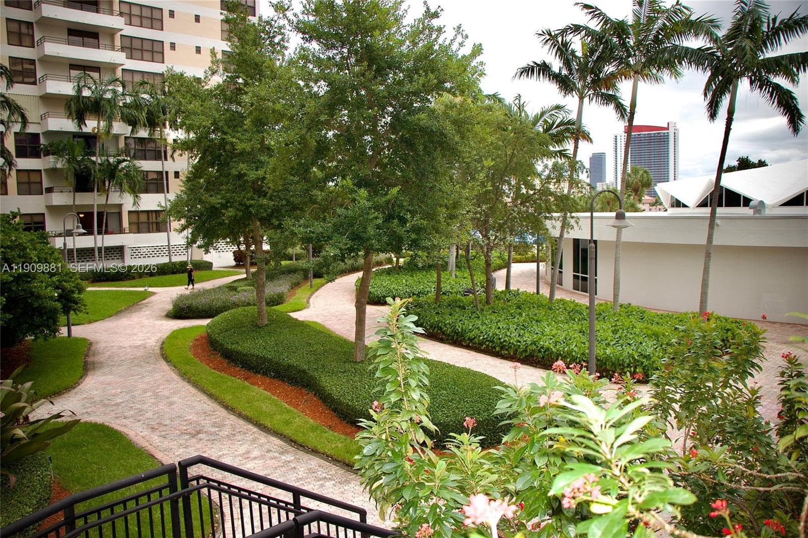 THE OLYMPUS CONDO · #920 in Hallandale Beach - Photo 3