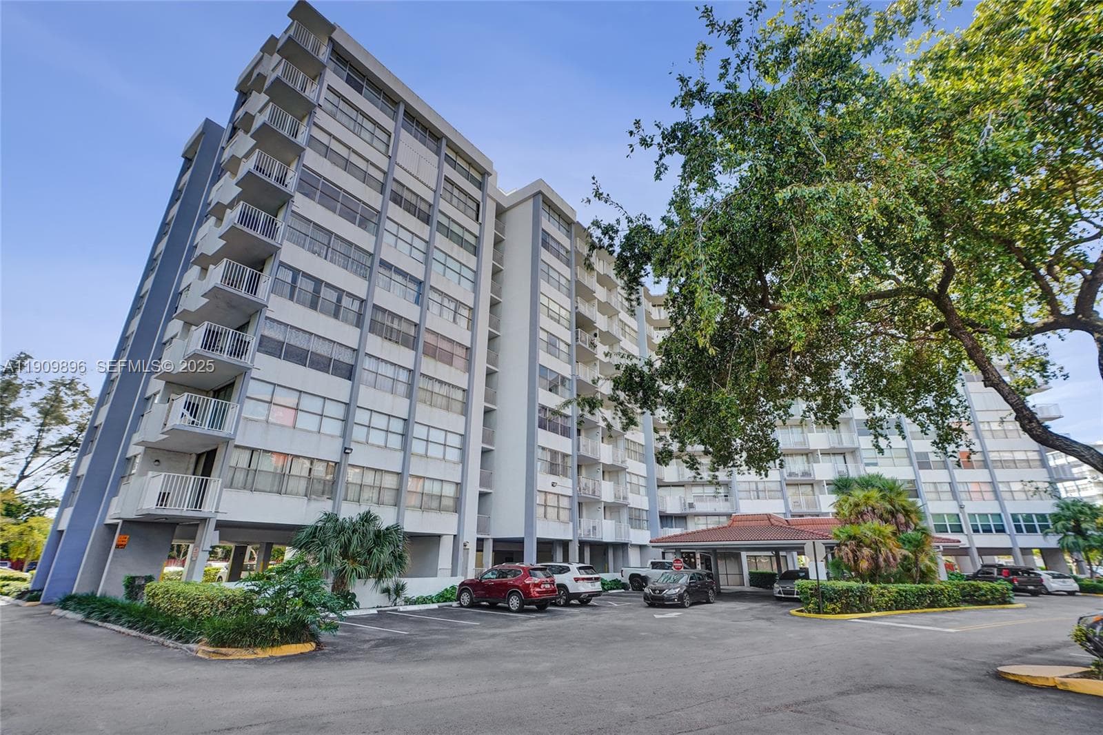 The Wilshire · #320E in Miami - Photo 2